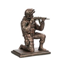 Скульптура «Боец спецназа с АКСУ на колене»