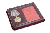 Наградной комплект к общественной медали «Ветеран труда России» d 34 мм с бланком удостоверения