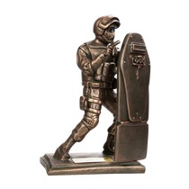 Скульптура «Боец спецназа со щитом (в полный рост)»