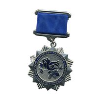 Нагрудный знак Минпромторга к почетному званию «Почетный работник народных художественных промыслов»