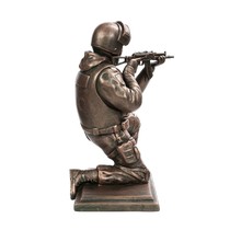 Купить бланк удостоверения Скульптура «Боец спецназа с АКСУ на колене»