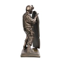 Купить бланк удостоверения Скульптура «Боец спецназа со щитом (в полный рост)»