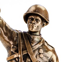 Удостоверение к награде Статуэтка «Солдат ВОВ» на постаменте, масштабная модель