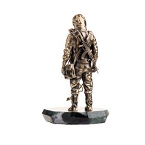Статуэтка «Солдат Войск РХБЗ» на постаменте, масштабная модель