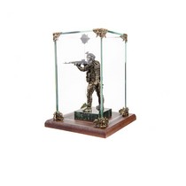 Статуэтка «Спецназовец на камне» в стеклянной коробке, масштабная модель