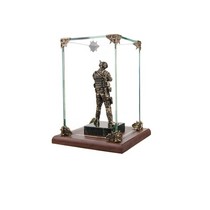 Удостоверение к награде Статуэтка «Спецназовец на камне» в стеклянной коробке, масштабная модель