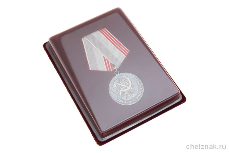Футляр с уклоном, под медаль диаметром 32/34 мм и бланк удостоверения