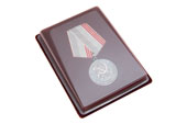 Футляр с уклоном, под медаль диаметром 32/34 мм и бланк удостоверения