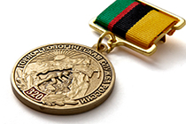 Медаль на квадроколодке «320 лет Горно-геологической службе России» с бланком удостоверения