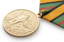 Медаль МО РФ «За разминирование» (образец 2017 г.) с бланком удостоверения